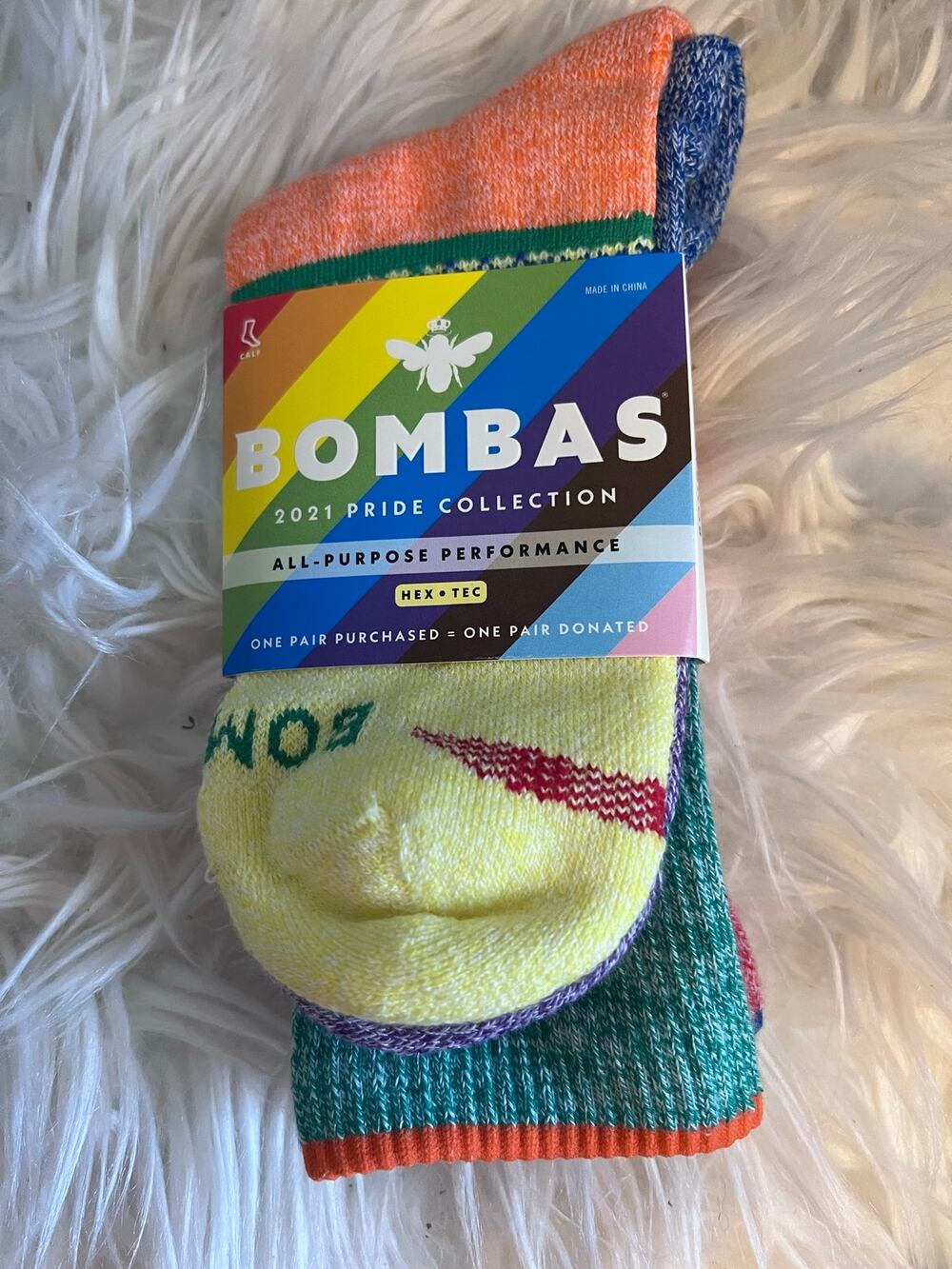 Bombas 2021 Pride Collection Rainbow Crew Socks Mens 9.5-13 Women’s 11-13 Large